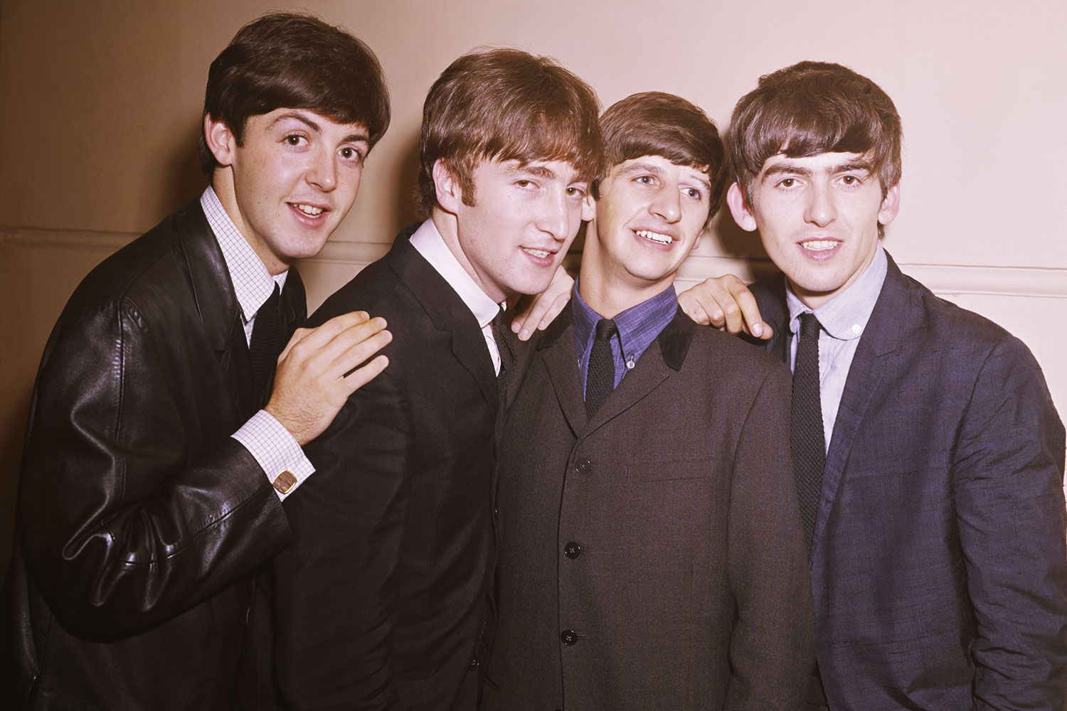 CIRCA 1964: Rock and roll band Beatles pose for a portrait in circa 1964. (L-R) Paul McCartney, John Lennon, Ringo Starr, George Harrison. (Photo by Michael Ochs Archives/Getty Images)