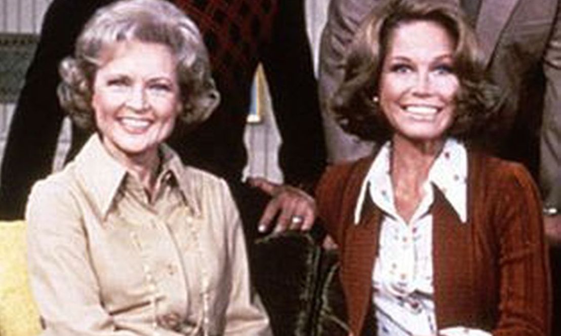 20100406-betty-white-mary-tyler-moore-600x411jpg-0a62bbd5a8504d08
