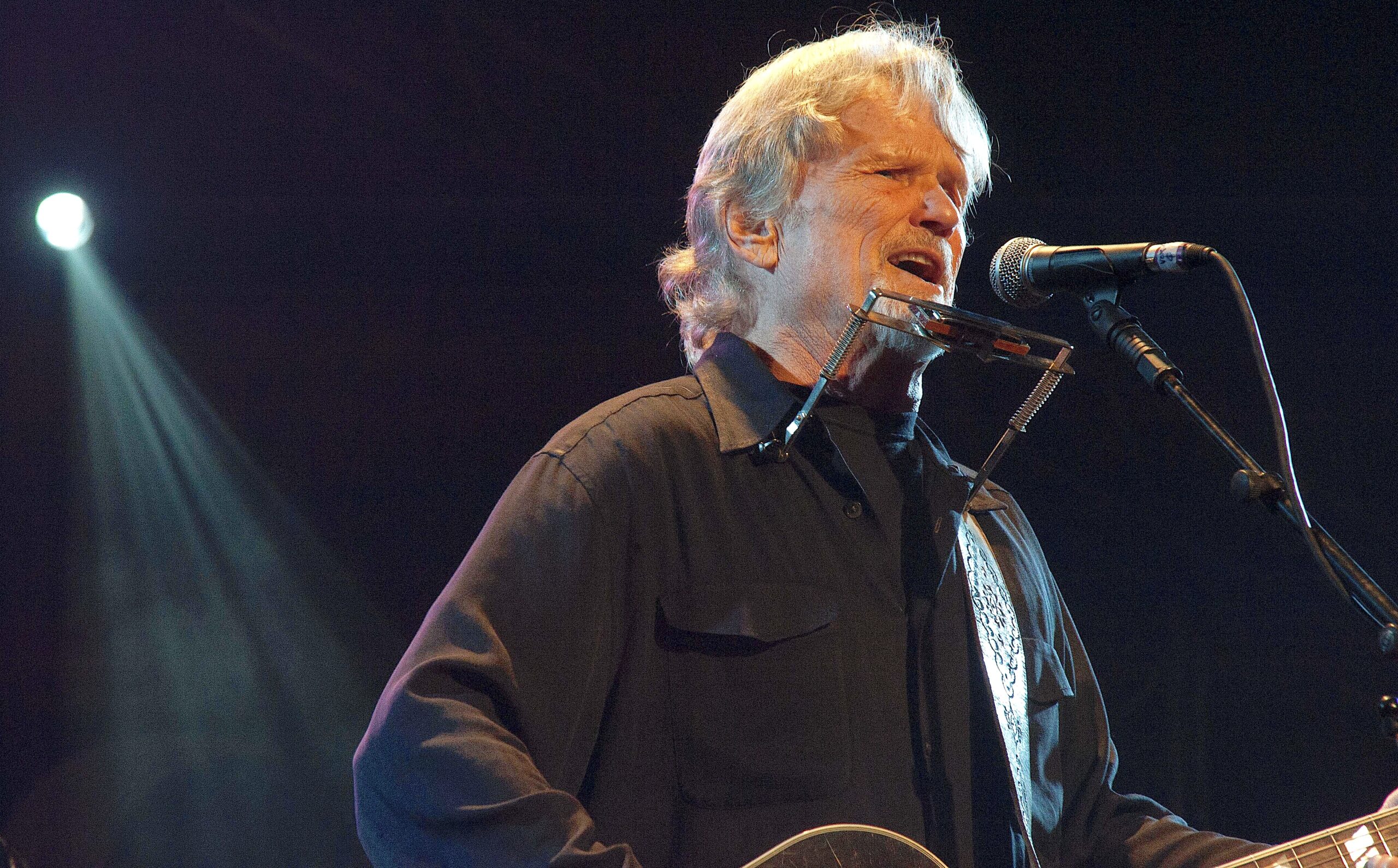 The Daily Dirt: Kristofferson was a unique performer; Rest in peace, Kris –  Muddy River News