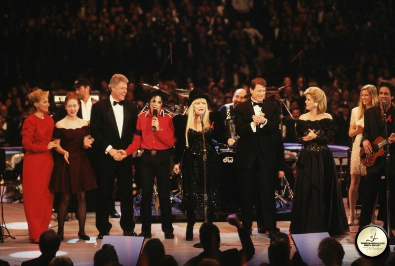 fleetwood-mac-reunites-to-play-dont-stop-at-bill-clintons-v0-oyf3f6mwblrc1 fleetwood-mac-reunites-to-play-dont-stop-at-bill-clintons-v0-oyf3f6mwblrc1